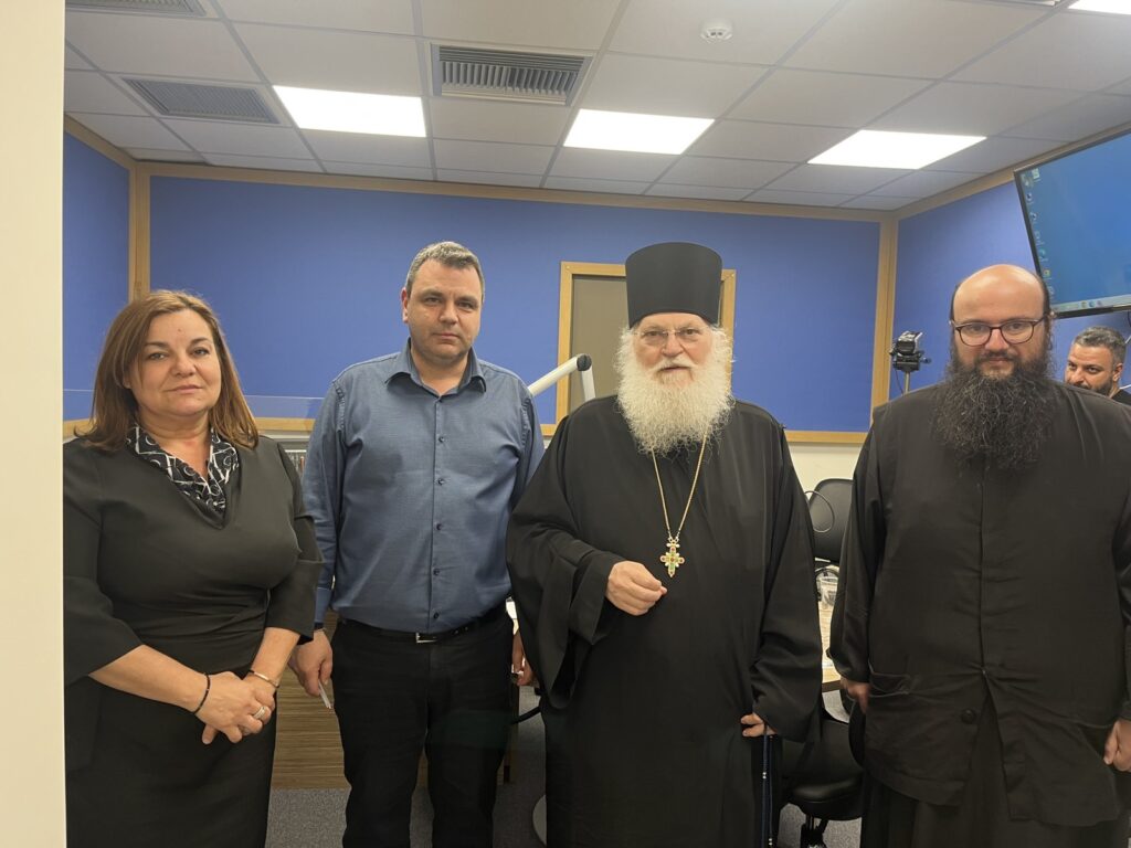 Ο Ηγούμενος της Ι.Μ.Μ.Βατοπαιδίου Αρχιμανδρίτης κ.Εφραίμ, στον Ραδιοφωνικό Σταθμό της Πειραϊκής Εκκλησίας και τον Δημήτρη Αλφιέρη.